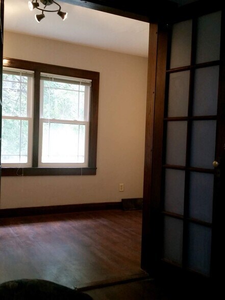 Rm 3 - 936 Drake St