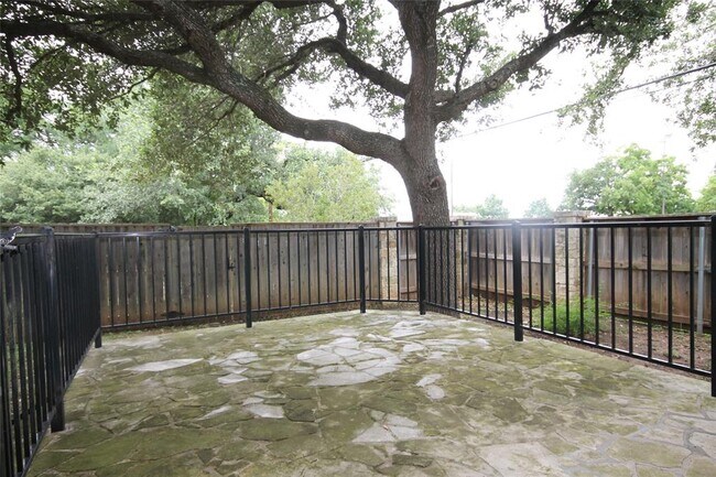 Building Photo - 11558 Spicewood Pkwy