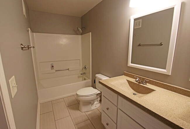 Building Photo - 1613 Silverstone Dr