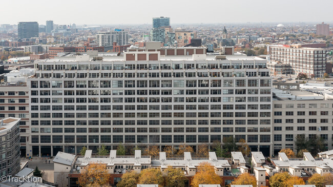 Building Photo - 900 N Kingsbury St