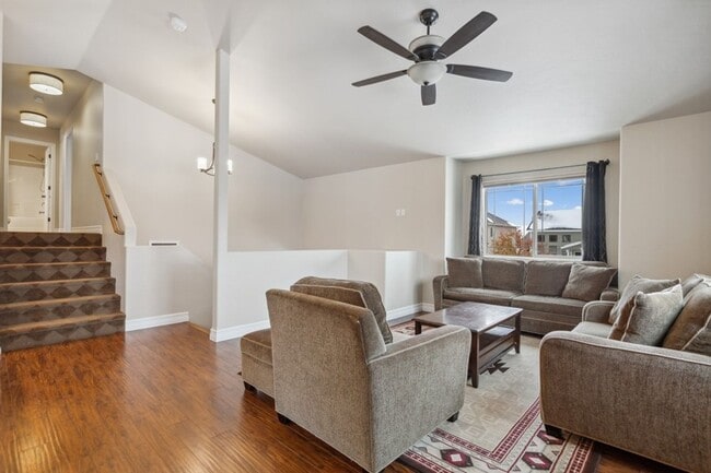 Building Photo - 4 bedroom, 3 bath, corner lot home