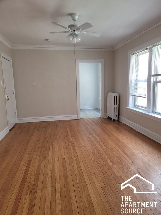 Building Photo - 1421 W Farwell Ave