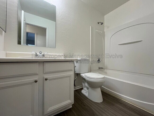 Building Photo - 7347 N 72nd Dr