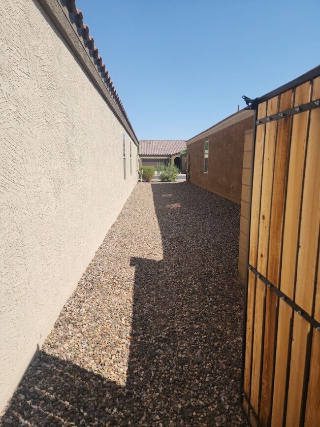 Building Photo - "Spacious 4-Bedroom Oasis in Casa Grande w...