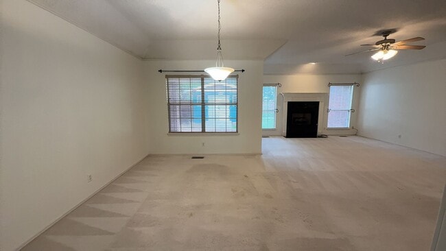 Building Photo - Great 3 bed, 2 bath home in Broken Arrow w...