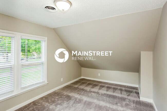 Building Photo - 5 Bedroom Pet-Friendly Home in Memphis, TN with Main Street Renewal