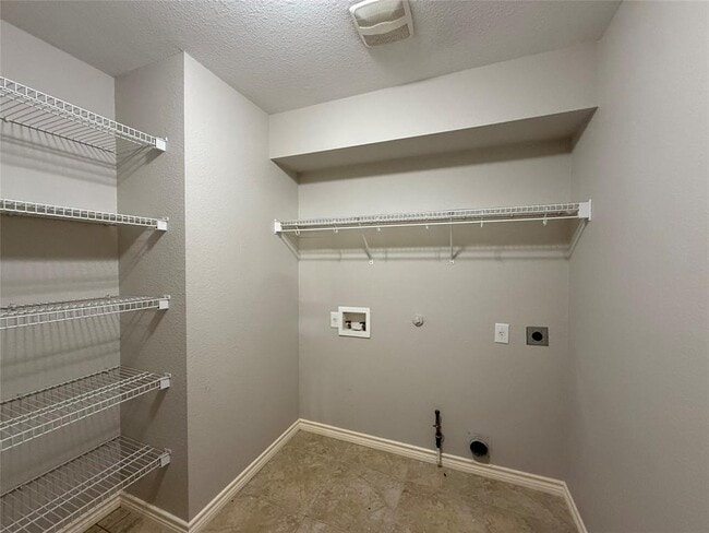 Building Photo - 905 Remington Dr