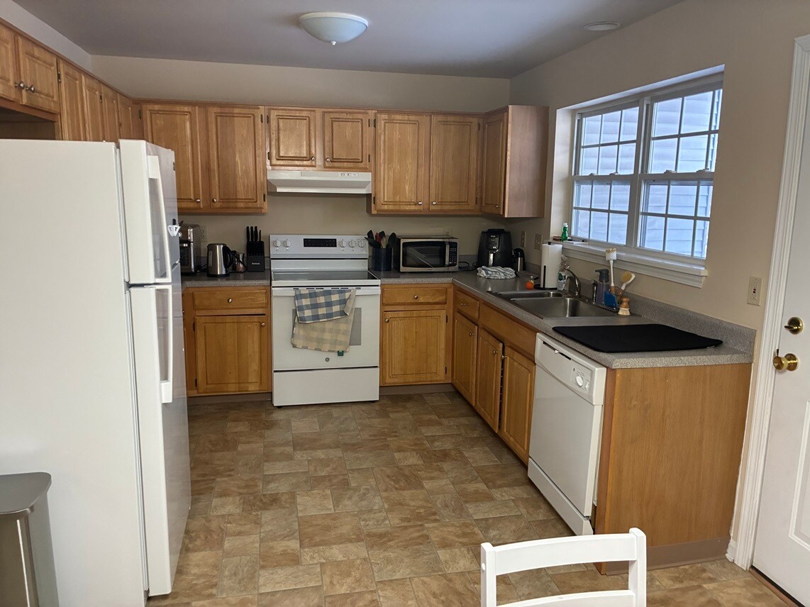 Building Photo - 3677 Carman Rd