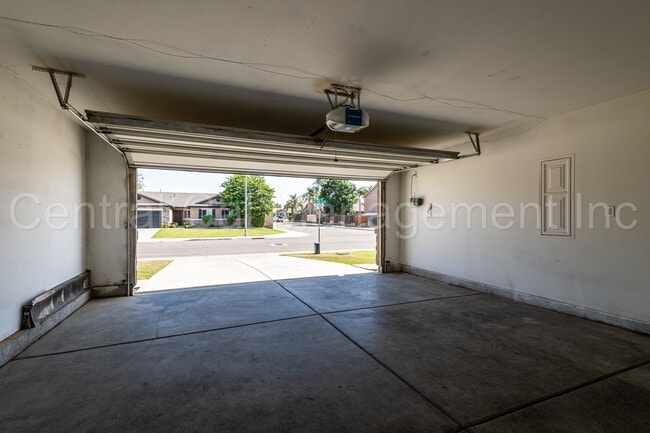 Building Photo - 4 Bedroom/2 Bath Home with Solar - $2695 p...