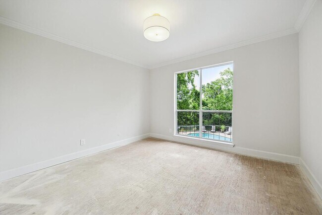 Building Photo - 6595 Bayou Glen Rd