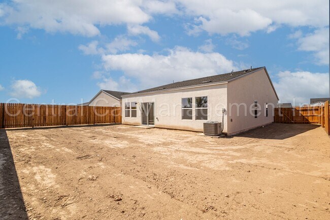 Building Photo - 4 Bedroom, 2 Bath Home with Solar in the Southwest - $2495 Per Month!