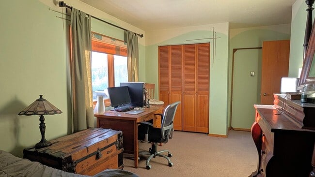 Building Photo - 1045 Dawn Dr