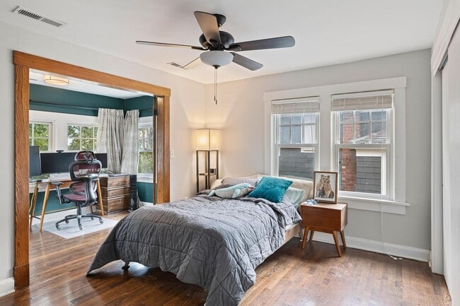 Building Photo - 2 Bed 1.5 Bath Home in the Heart of KCMO and Plaza Area