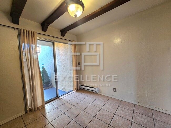 Building Photo - Spacious 2/2.5 Townhouse with 1 Car Garage...