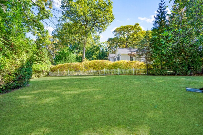 Building Photo - 1 Beech Rd