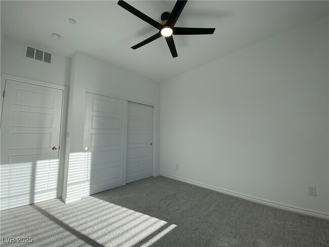 Building Photo - 600 Carriage Hill Dr