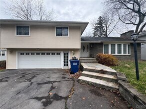 Building Photo - 215 Locksley Rd