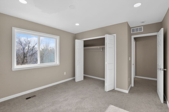 Building Photo - 227 Crestone Ave