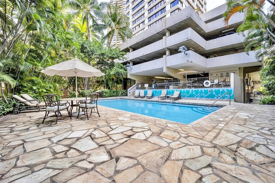 Building Photo - 343 Hobron Ln