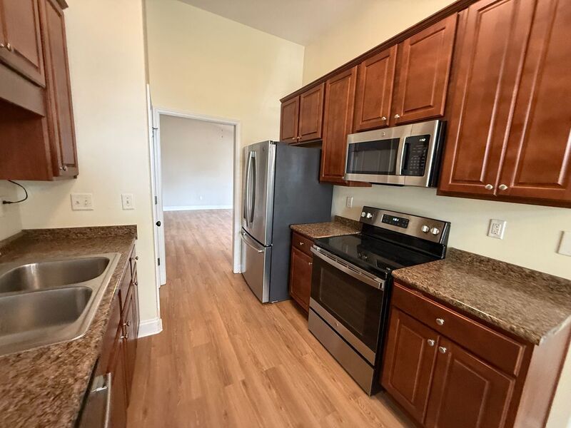 Building Photo - 3027 Belmont Dr