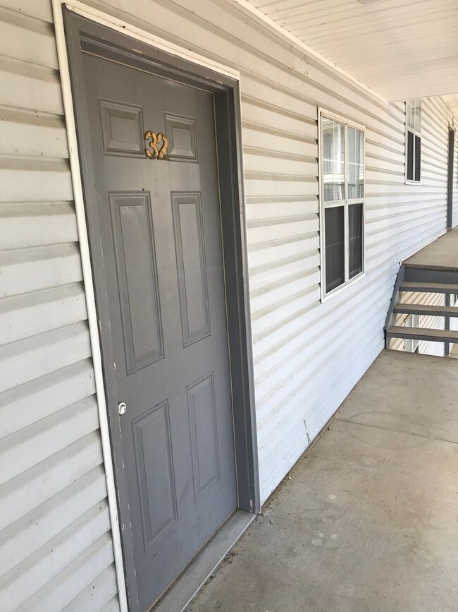 Building Photo - 4 BR/2 BA Apartment in Heart of Athens