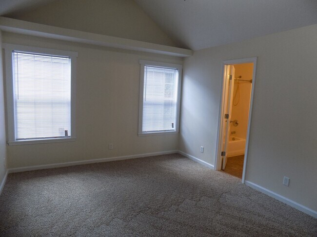 Building Photo - Available end of Julyl!! 4 Bedroom home in...