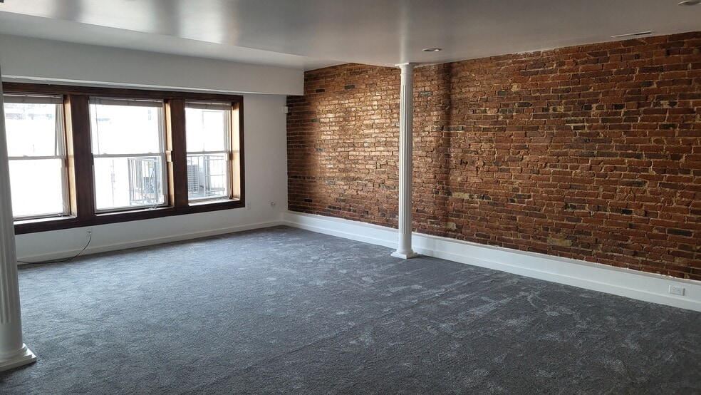 massive living room - 403 N Charles St