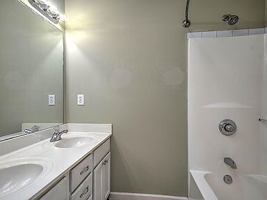 Building Photo - 3115 W Walnut St