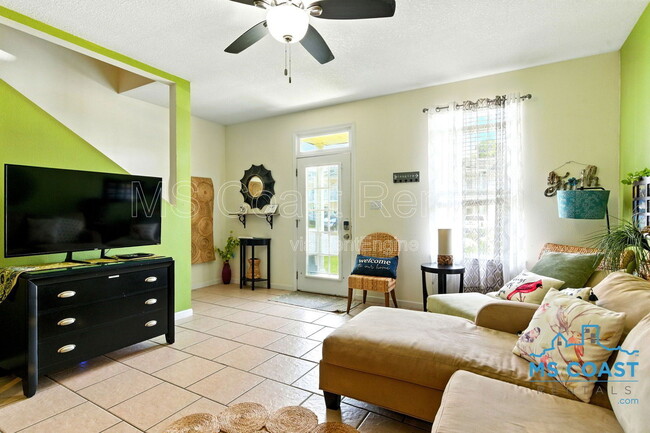 Building Photo - 1131 Century Oaks Dr