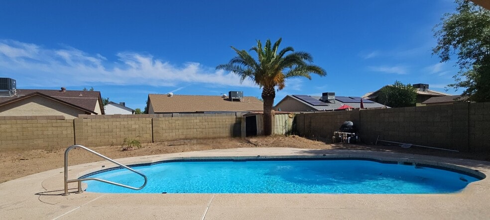 Building Photo - 7320 W Reade Ave