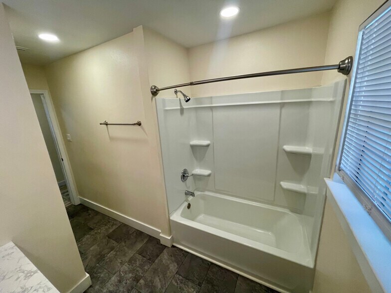 Building Photo - 217 Concordia Blvd