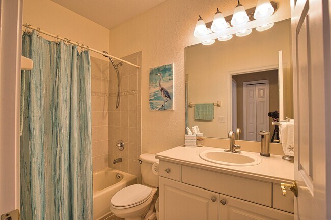 Building Photo - Seasonal Short-Term 2 Bed 2 Bath Single Family Home located in Venetian Golf and River Club!