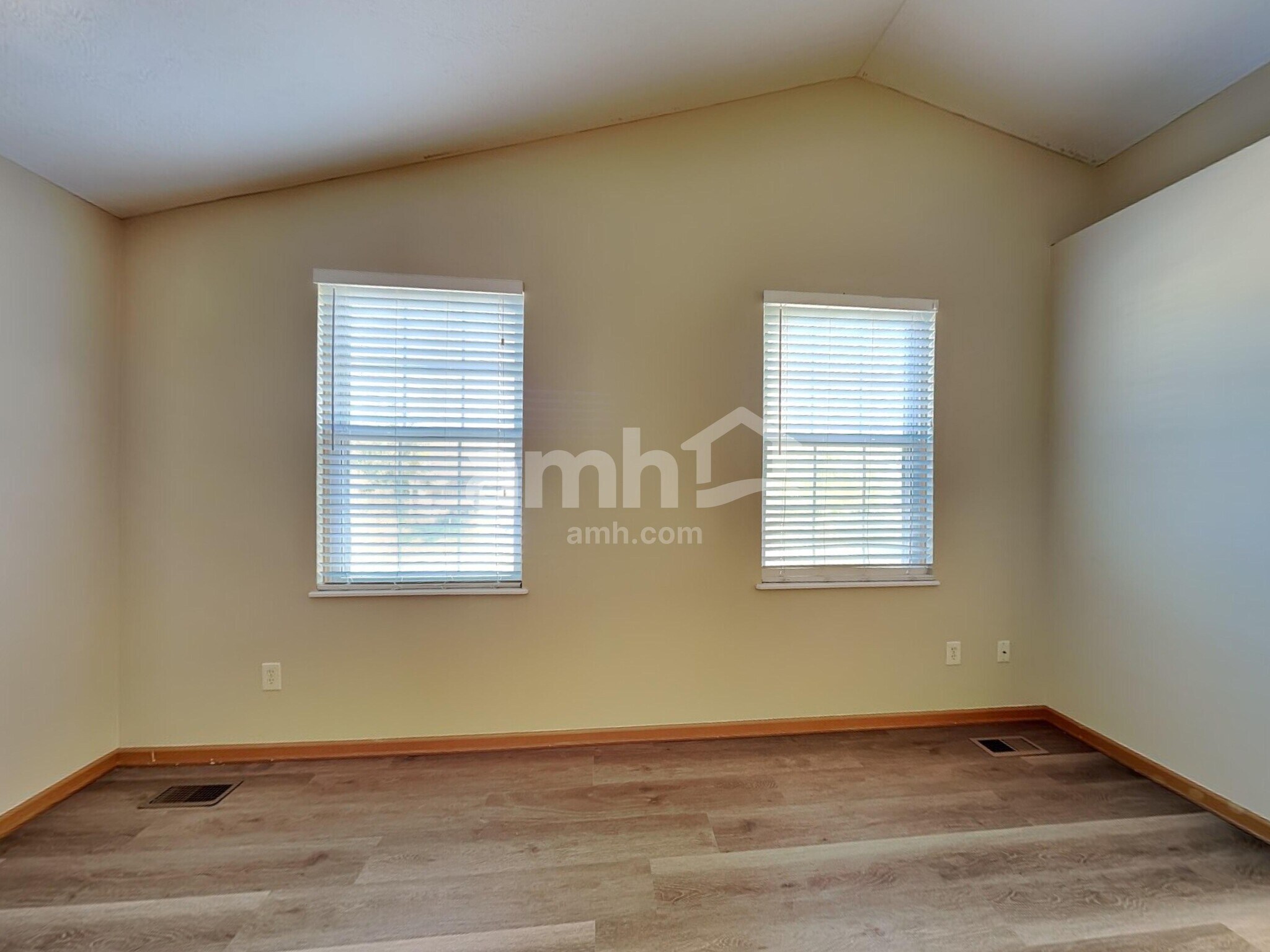 Building Photo - 1162 McNeil Dr