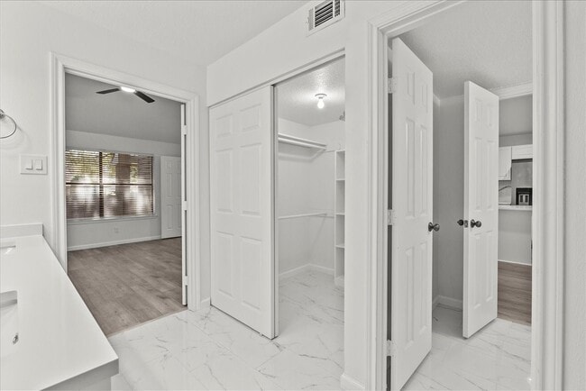 Building Photo - 16532 Holly Trail Dr