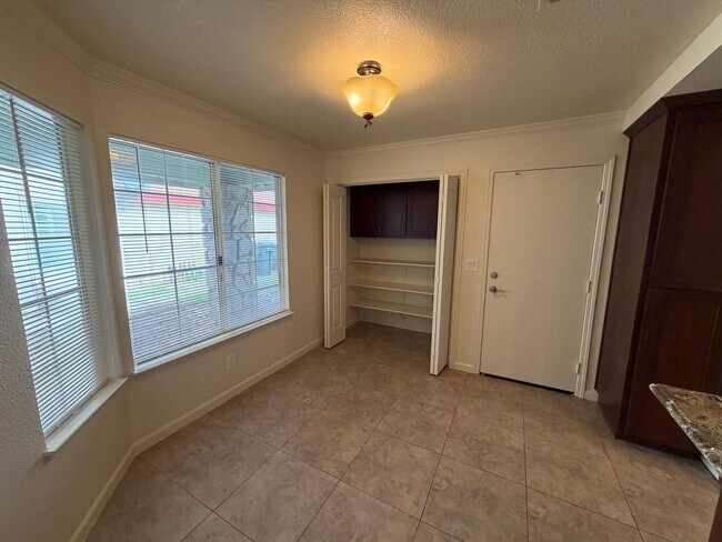 Building Photo - Beautiful Updated Home