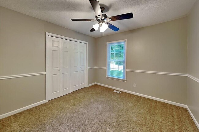 Building Photo - 323 Sumer Ln N