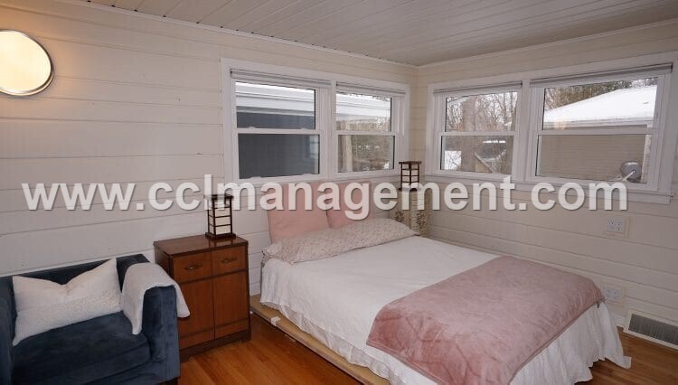 Building Photo - 501 W Dean Ave