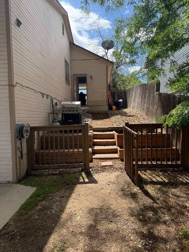 Building Photo - 4 Bedroom, 2 Bath Ranch Style Home w/ Finished Walkout Basement!