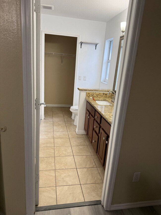 Building Photo - 2656 Newbolt Dr
