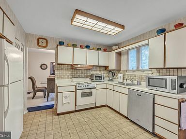 Building Photo - 1131 Haral Pl