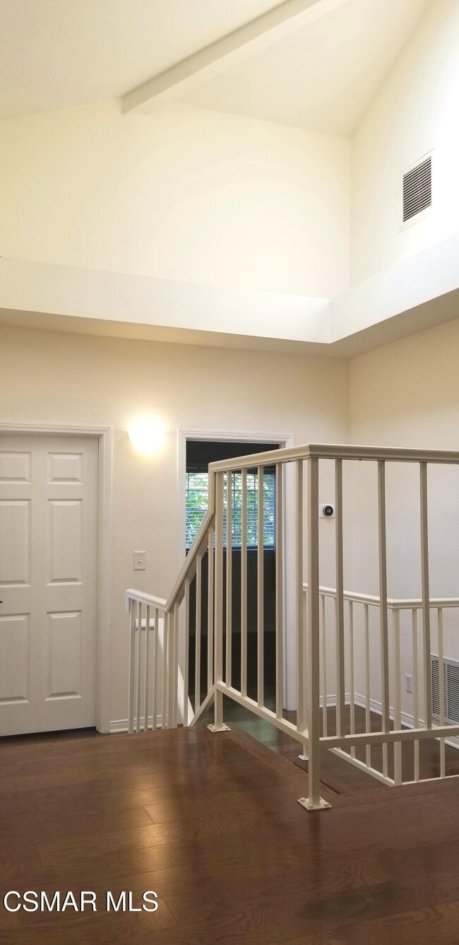 Building Photo - 3075 E Hillcrest Dr