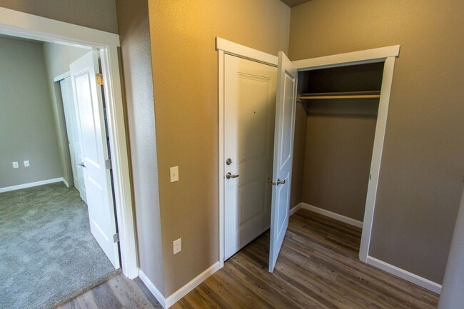 Building Photo - 4245 Hawthorne Ave NE