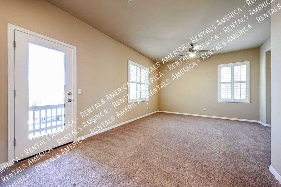 Building Photo - 3575 S Jasmine Dr