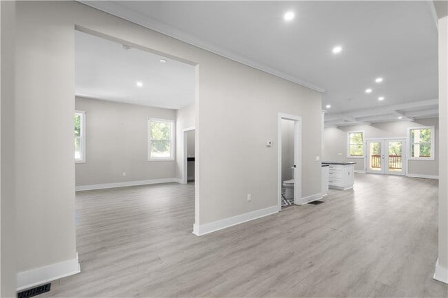 Building Photo - 1331 Diamond Ave SE