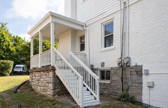 Building Photo - 2313 Sunset Pl
