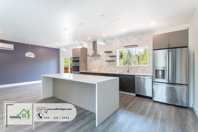 Building Photo - 1140 Redbud Dr