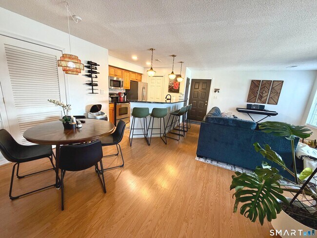 Building Photo - 1 Forest Glen Cir