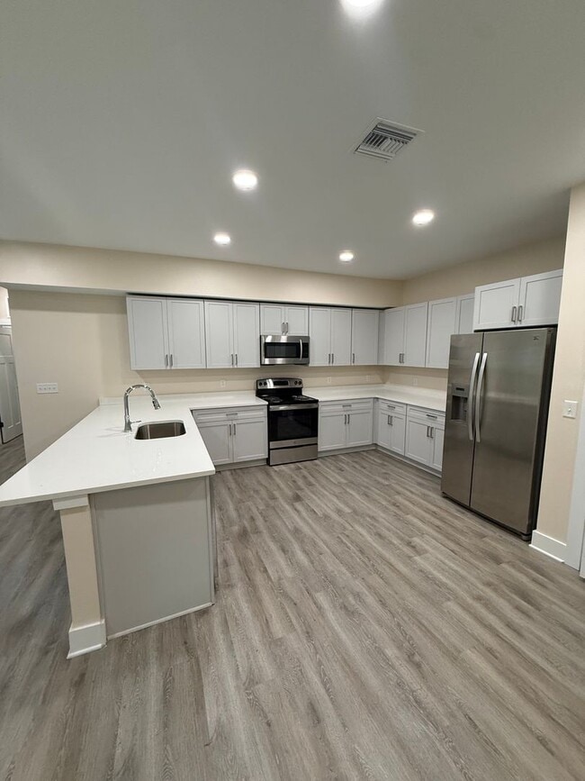 Building Photo - 4405 NW 31st Ave