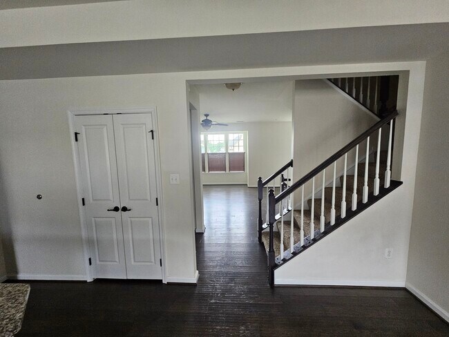 Building Photo - 109 Wheatfield Dr