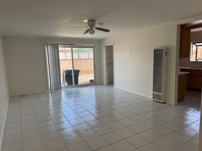 Building Photo - 13607 Charlemagne Ave